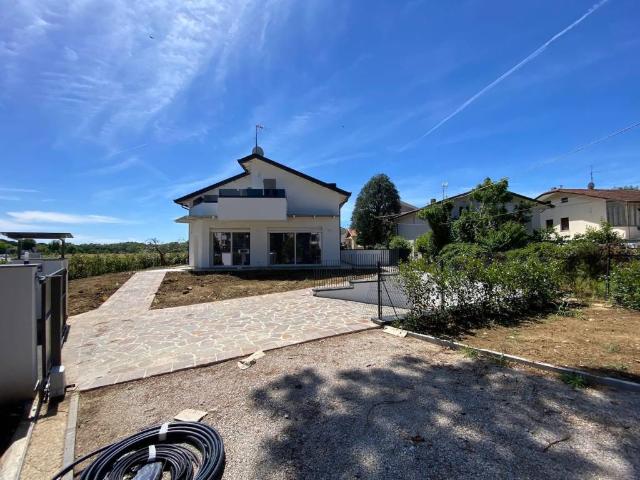 Villa Indipendente in vendita a Riccione, Reggio Emilia