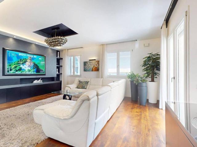 Villa Indipendente in vendita a Alba, Riccione