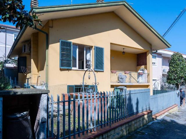 Villa Indipendente in vendita a Riccione, Reggio Emilia