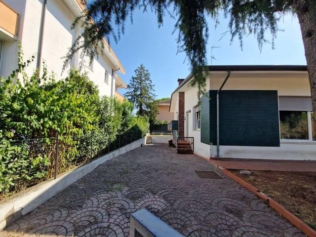 Villa Indipendente in vendita a Riccione, Reggio Emilia