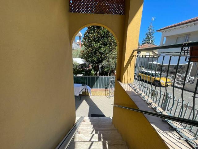 Villa Indipendente in vendita a Riccione, Reggio Emilia