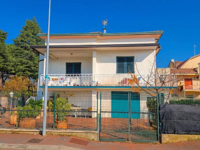 Villa Indipendente in vendita a Alba, Riccione