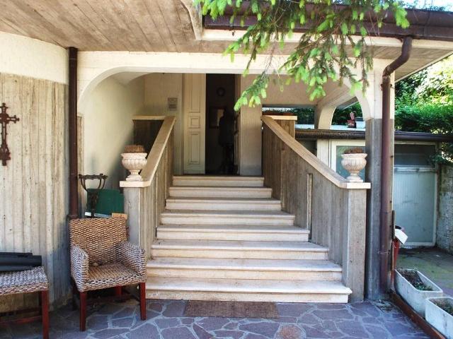 Villa Indipendente in vendita a Riccione, Reggio Emilia