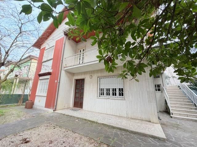 Villa Indipendente in vendita a Riccione, Reggio Emilia