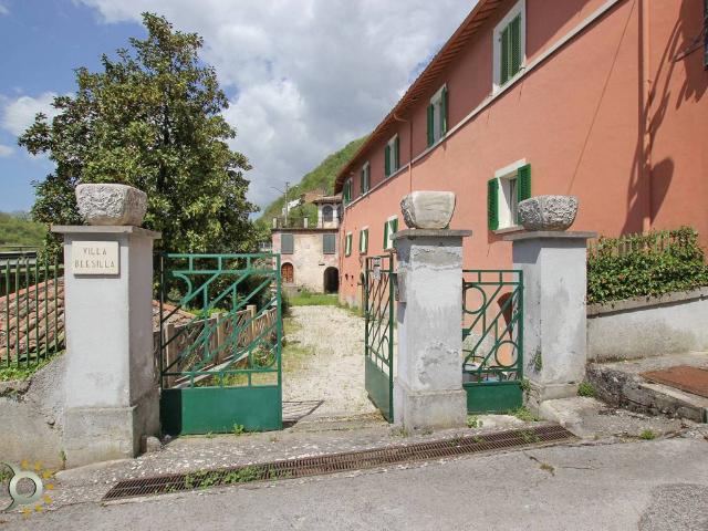 Villa Indipendente in vendita a Rieti, Lazio
