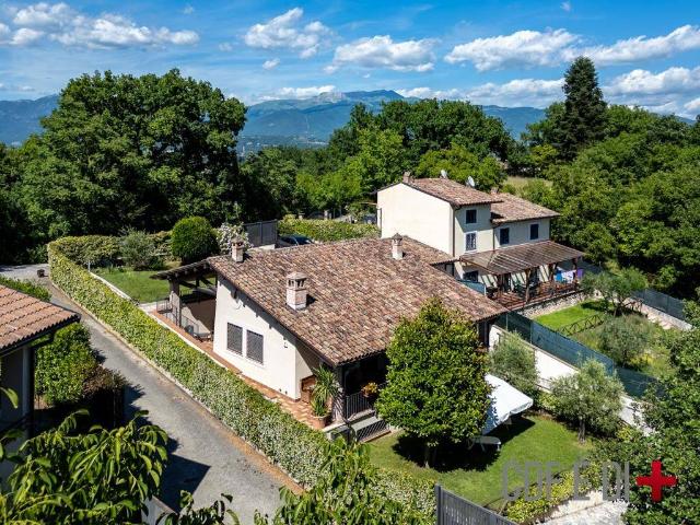 Villa Indipendente in vendita a Rieti, Lazio