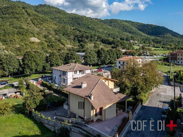 Villa Indipendente in vendita a Rieti, Lazio