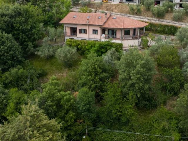 Villa Indipendente in vendita a Rieti, Lazio
