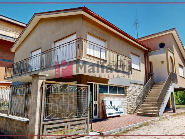 Villa Indipendente in vendita a Piazza Tevere, Rieti