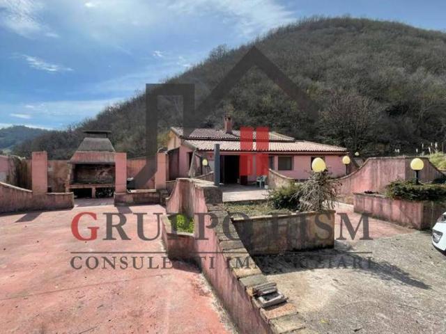 Villa Indipendente in vendita a Rieti, Lazio