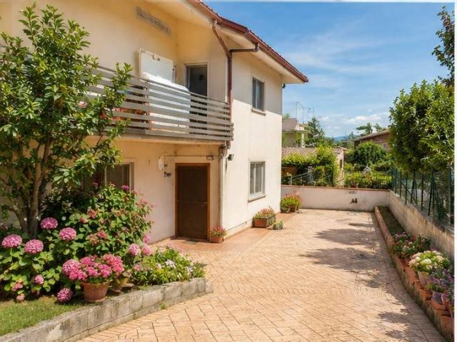 Villa Indipendente in vendita a Larghetto, Rieti