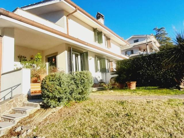 Villa Indipendente in vendita a Roma Capitale, Lazio