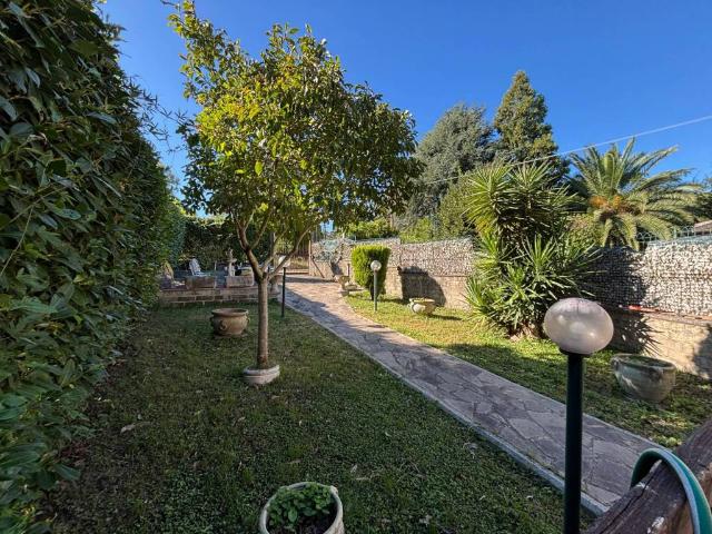 Villa Indipendente in vendita a Roma Capitale, Lazio