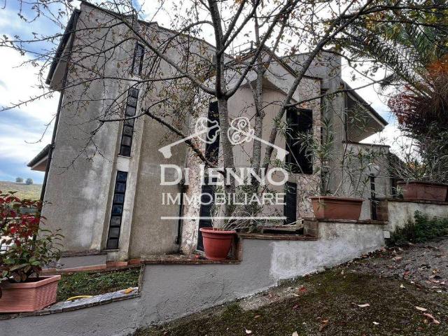 Villa Indipendente in vendita a Montelarco, Rignano Flaminio