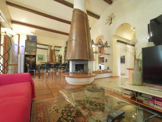 Villa Indipendente in vendita a Viserba Monte, Rimini