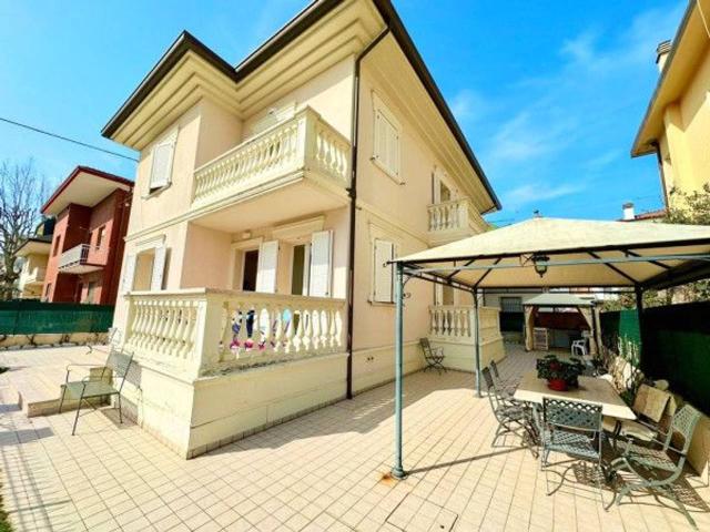 Villa Indipendente in vendita a Rimini, Reggio Emilia