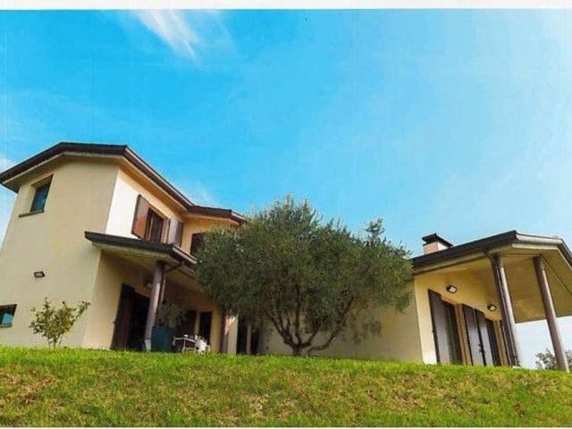Villa Indipendente in vendita a Rimini, Reggio Emilia