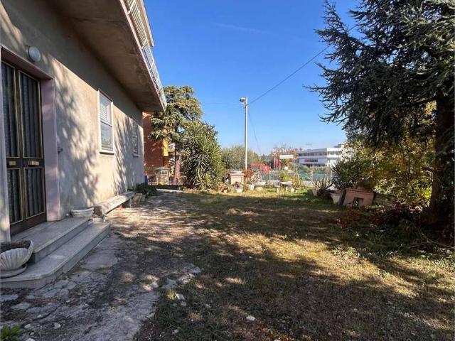Villa Indipendente in vendita a Villaggio 1° maggio, Rimini