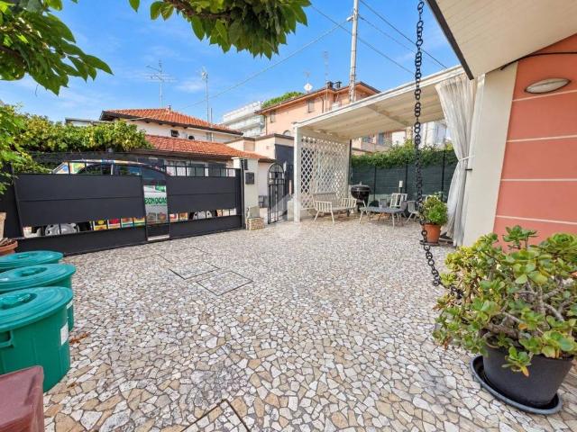 Villa Indipendente in vendita a Miramare, Rimini