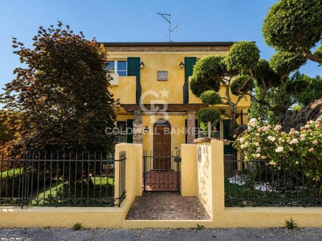 Villa Indipendente in vendita a Rimini, Reggio Emilia