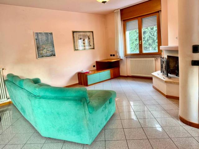 Villa Indipendente in vendita a Viserba Monte, Rimini