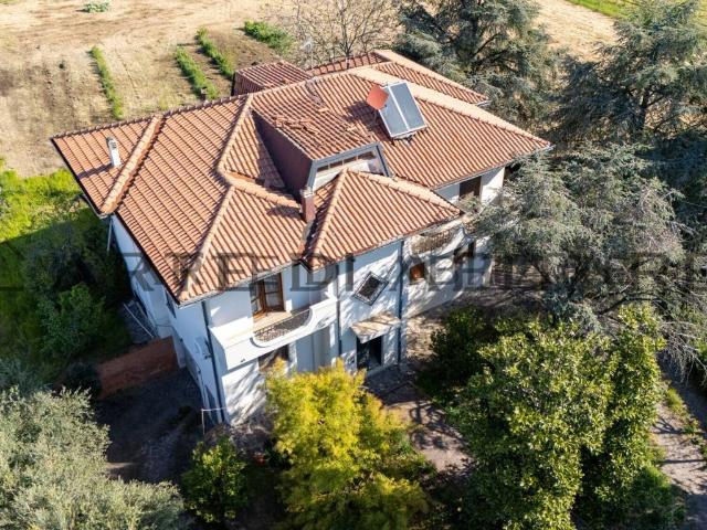 Villa Indipendente in vendita a Rimini, Reggio Emilia