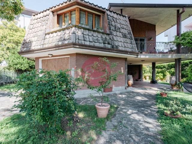 Villa Indipendente in vendita a Rimini, Reggio Emilia