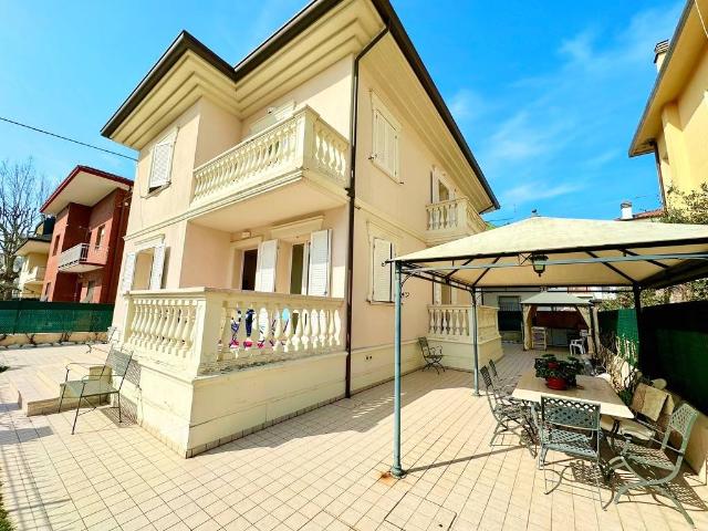 Villa Indipendente in vendita a Rimini, Reggio Emilia