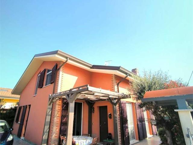 Villa Indipendente in vendita a Rimini, Reggio Emilia