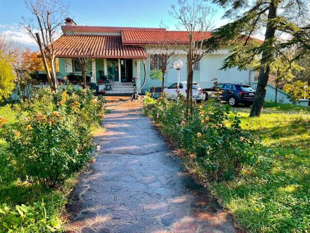 Villa Indipendente in vendita a Rimini, Reggio Emilia