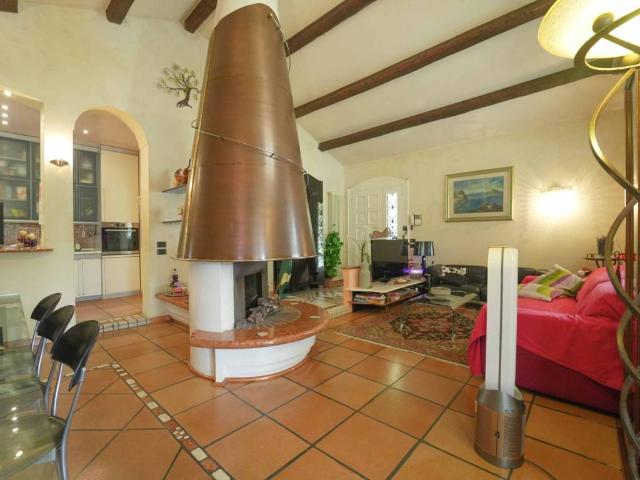 Villa Indipendente in vendita a Viserba Monte, Rimini