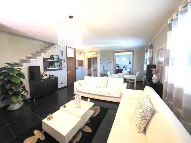 Villa Indipendente in vendita a Rimini, Reggio Emilia