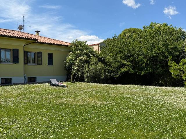 Villa Indipendente in vendita a Rimini, Reggio Emilia