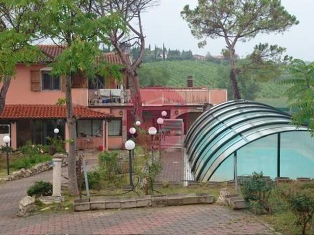 Villa Indipendente in vendita a Rimini, Reggio Emilia