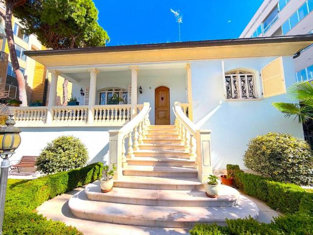 Villa Indipendente in vendita a Rimini, Reggio Emilia