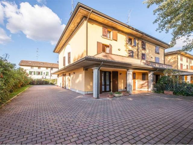 Villa Indipendente in vendita a Pianura Reggiana, Re