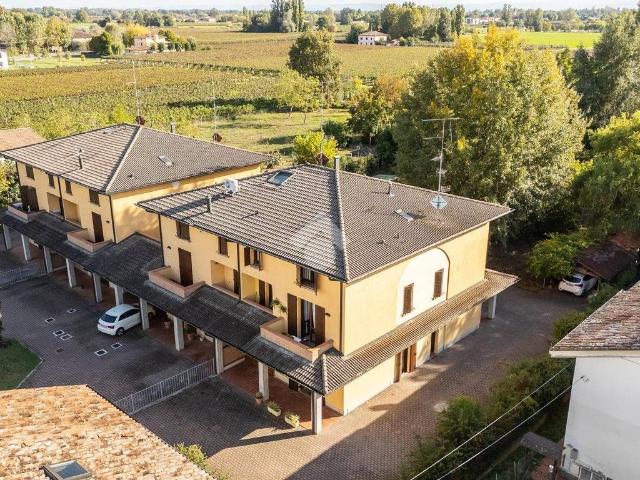 Villa Indipendente in vendita a Pianura Reggiana, Re