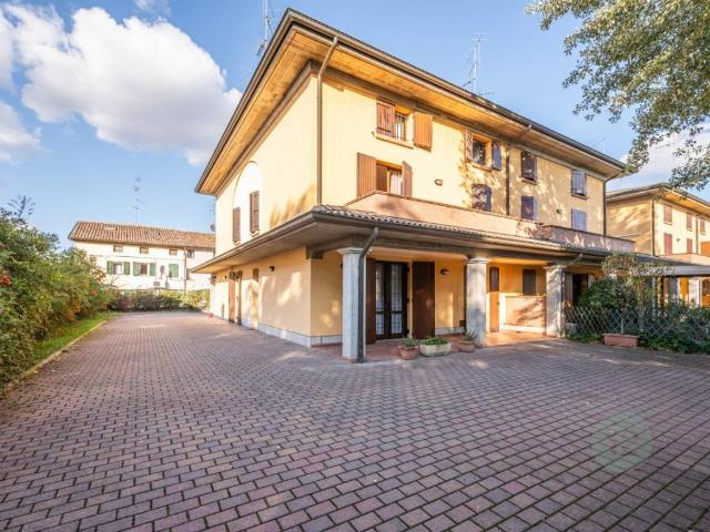 Villa Indipendente in vendita a Pianura Reggiana, Re