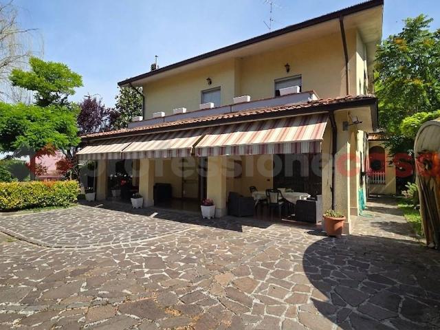 Villa Indipendente in vendita a Pianura Reggiana, Re