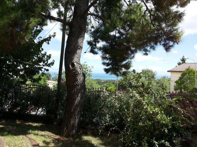 Villa Indipendente in vendita a Petrella, Marche
