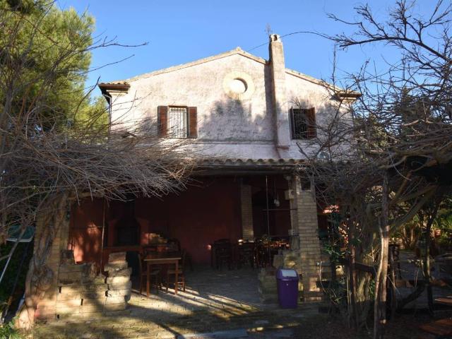 Villa Indipendente in vendita a Ponterotto, Marche
