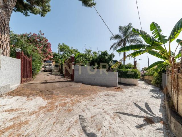 Villa Indipendente in vendita a Carruba, Riposto