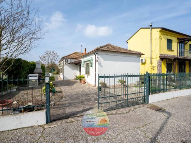 Villa Indipendente in vendita a Unione Terre e Fiumi, Berra