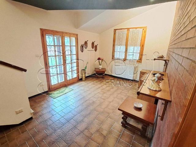 Villa Indipendente in vendita a Unione Terre e Fiumi, Ro