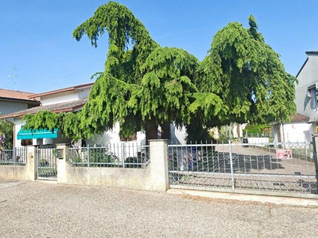 Villa Indipendente in vendita a Unione Terre e Fiumi, Berra