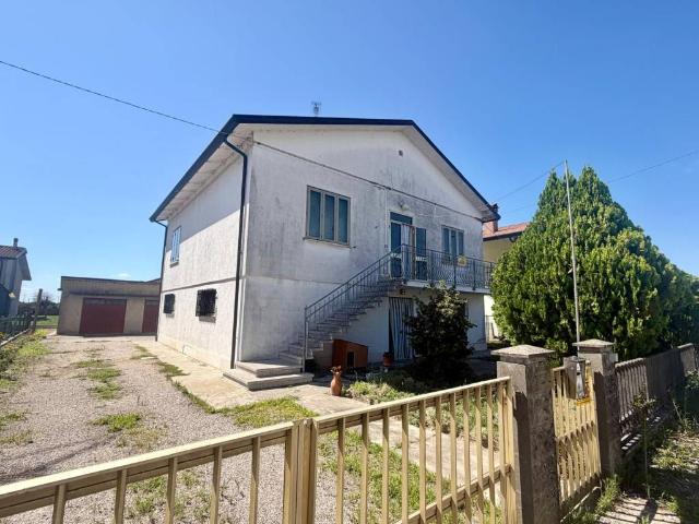 Villa Indipendente in vendita a Unione Terre e Fiumi, Reggio Emilia