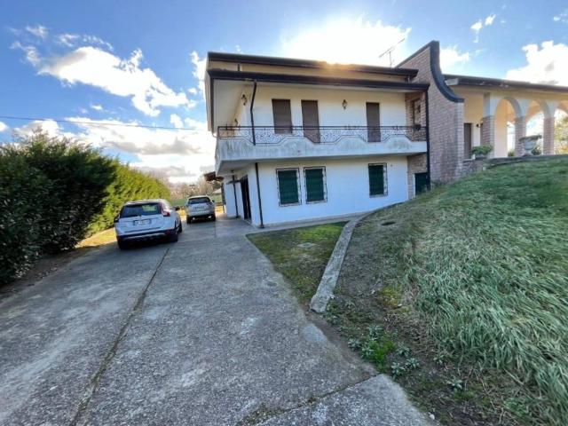 Villa Indipendente in vendita a Unione Terre e Fiumi, Ro