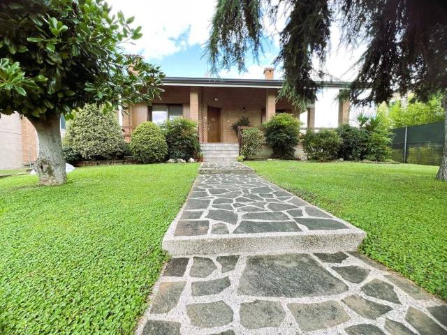 Villa Indipendente in vendita a Unione Terre e Fiumi, Berra
