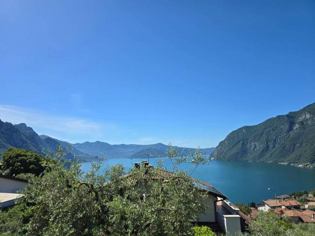 Villa Indipendente in vendita a Riva Di Solto, Lombardia