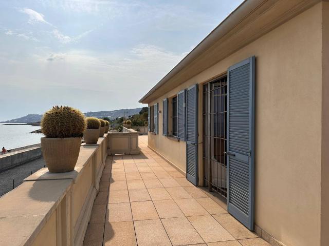 Villa Indipendente in vendita a Riva Ligure, Liguria